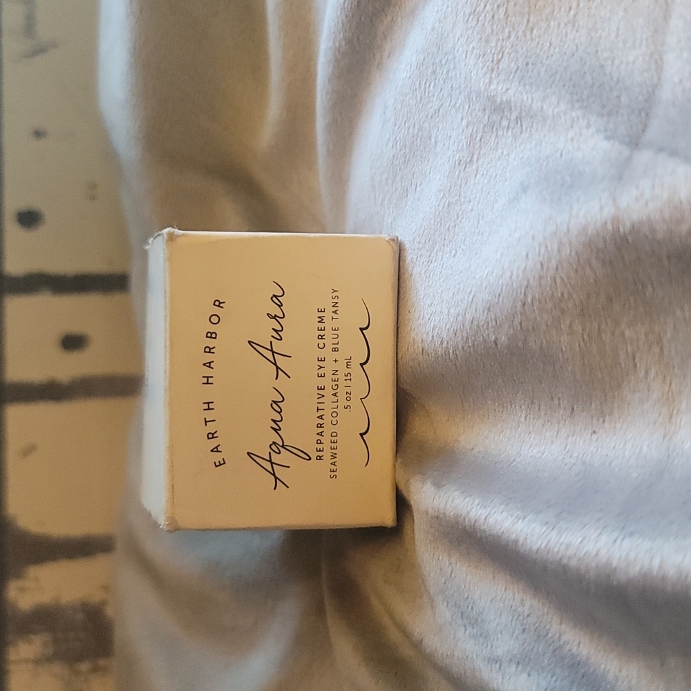 💋Earth Harbor Aqua Aura Restorative Eye Cream